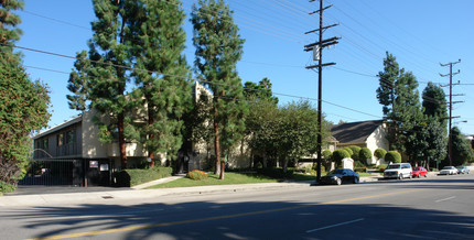 Villa Sabrina in Sherman Oaks, CA - Building Photo - Building Photo