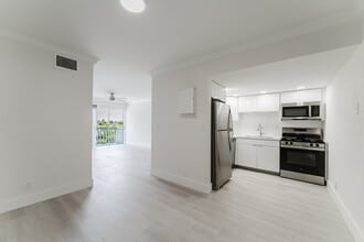 Deerfield East in Deerfield Beach, FL - Building Photo - Building Photo