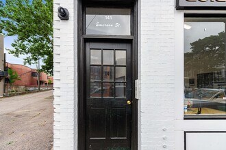 141 Emerson St, Unit #2 in Boston, MA - Foto de edificio - Building Photo