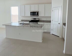 15661 W Smoketree Dr in Surprise, AZ - Building Photo - Building Photo