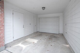 202 McGowen St in Houston, TX - Foto de edificio - Building Photo