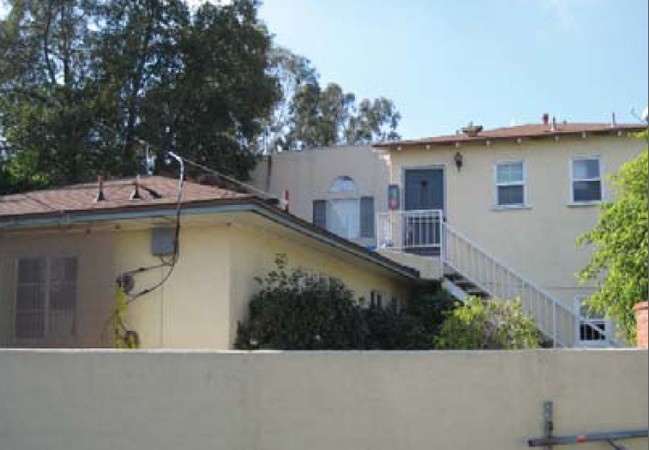 4 Units + 1 Non-conforming in North Hollywood, CA - Foto de edificio - Building Photo