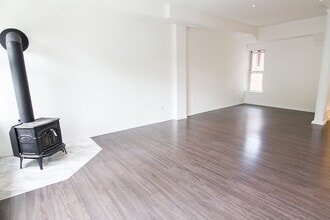 900 Manning Ave in Toronto, ON - Building Photo - Building Photo