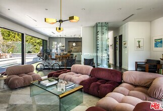 8145 Willow Glen Rd in Los Angeles, CA - Building Photo - Building Photo