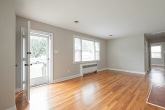6607 Rolling Rd in Richmond, VA - Building Photo - Building Photo