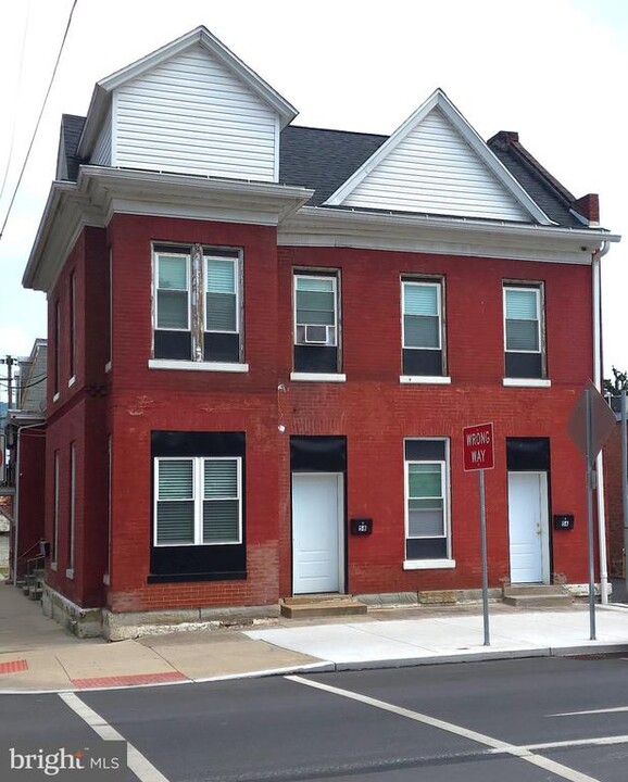 31 Marble St in Lewistown, PA - Building Photo