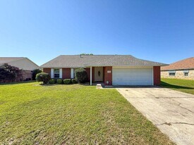 1519 Sandcliff Dr in Pensacola, FL - Building Photo