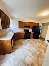 9 Conway Ct in Glen Cove, NY - Building Photo - Building Photo