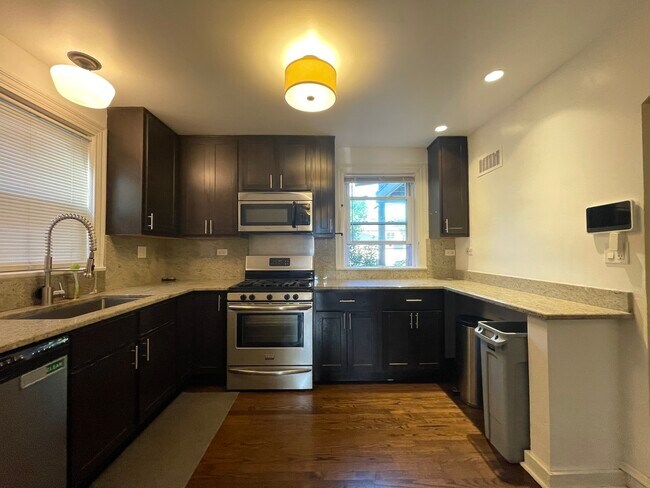 6529 Trumbull Ave in Lincolnwood, IL - Building Photo - Building Photo