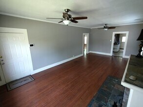 826 W Lynwood Ave in San Antonio, TX - Building Photo - Building Photo