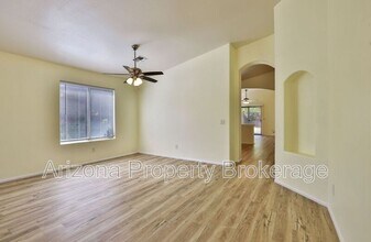 1025 E Palomino Way in San Tan Valley, AZ - Building Photo - Building Photo