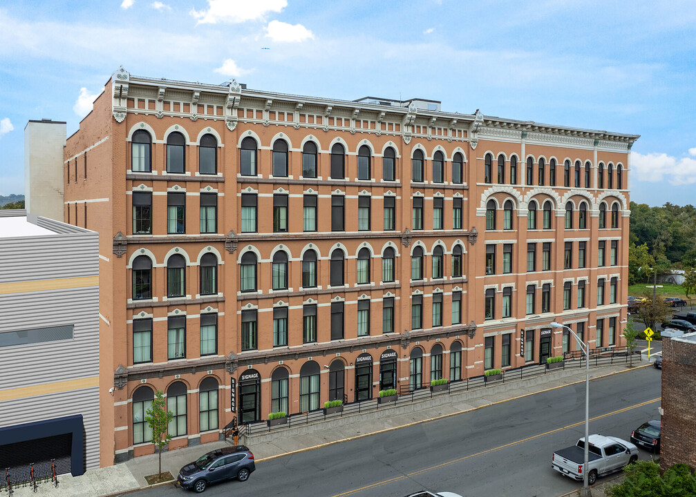 547 River St, Unit 206 in Troy, NY - Building Photo