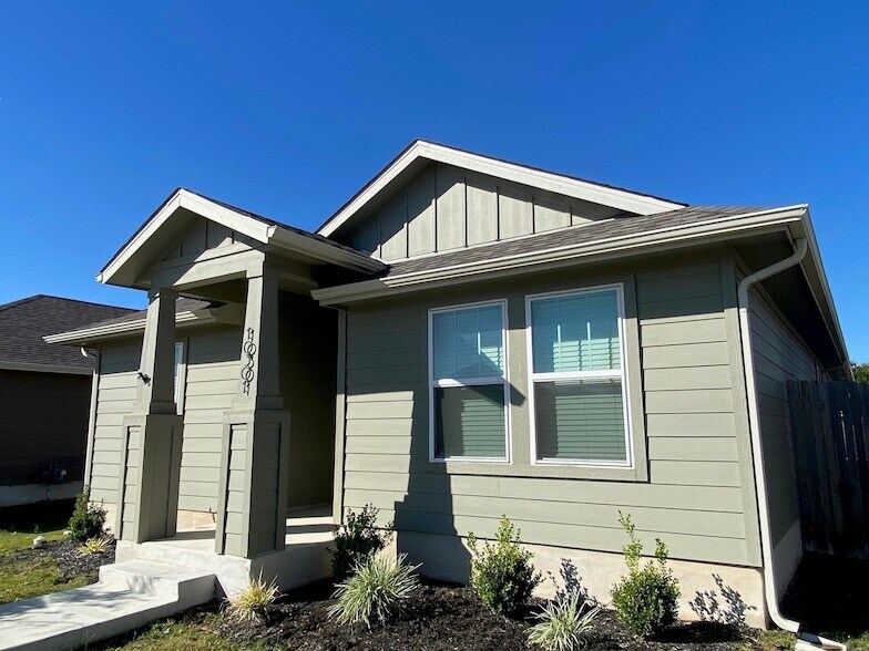 10301 Mager Ln in Hutto, TX - Building Photo