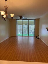 3321 NW 47th Ter, Unit 428 in Lauderdale Lakes, FL - Building Photo - Building Photo