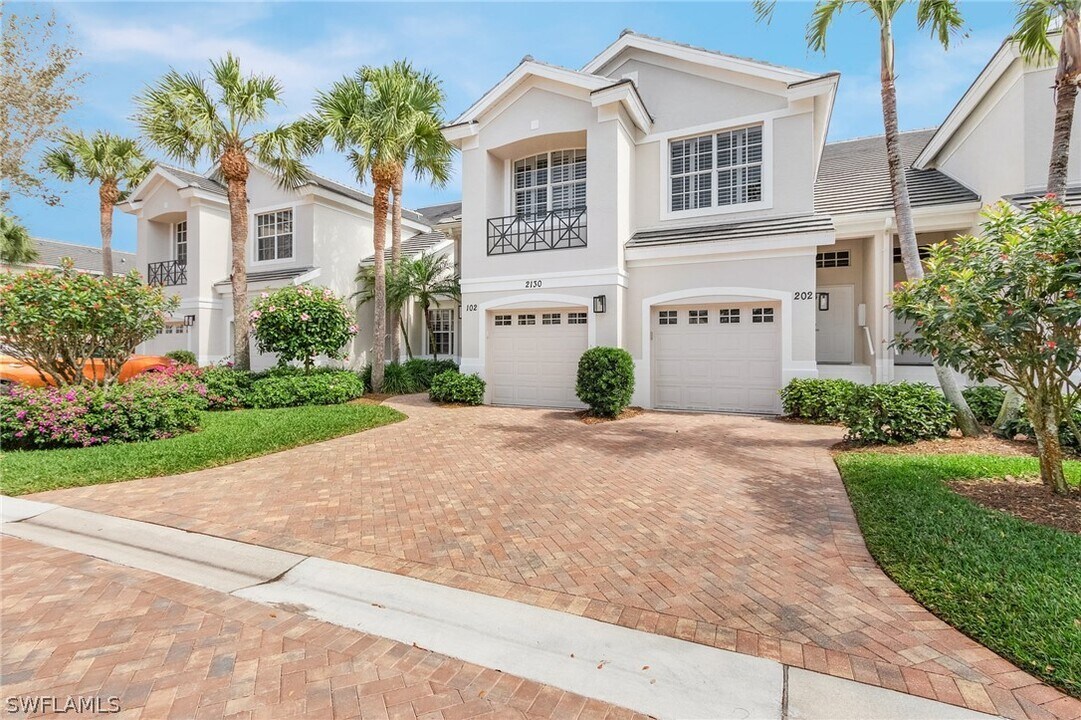 2130 Aberdeen Ln in Naples, FL - Foto de edificio