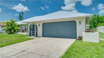 1416 SE 2nd Ave in Cape Coral, FL - Building Photo