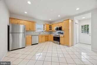 271 Monroe St in Bristol, PA - Building Photo - Building Photo