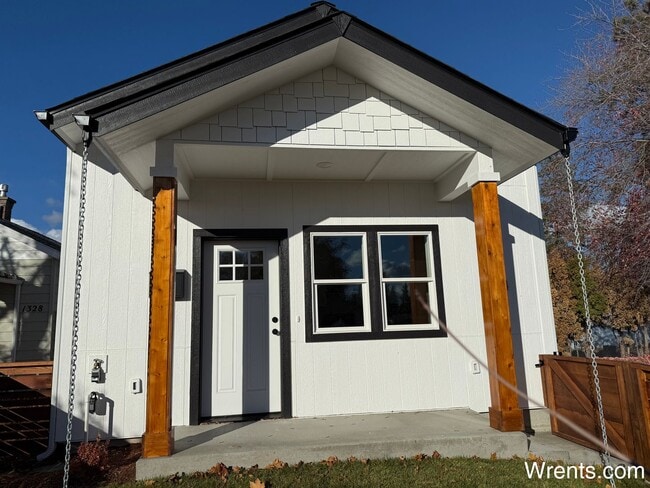 1324-1326 W Dalke Ave