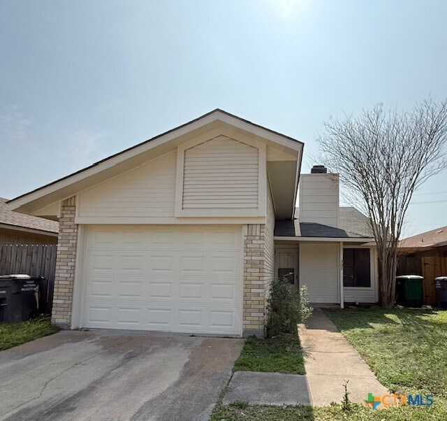 302 Rattan Dr in Victoria, TX - Building Photo
