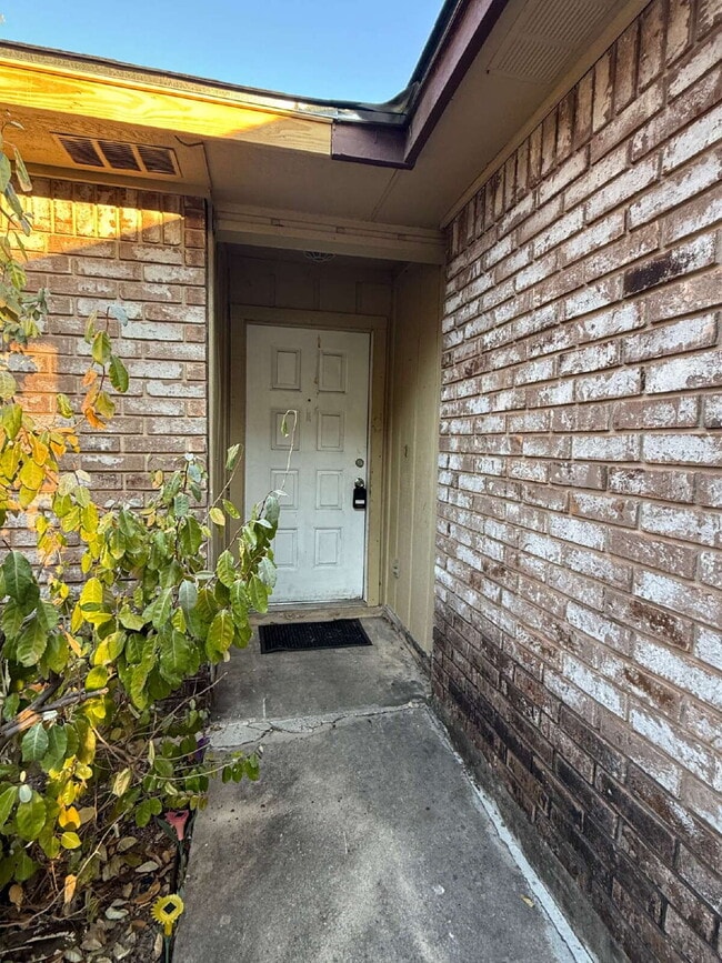 5721 Lochmoor in San Antonio, TX - Building Photo - Building Photo