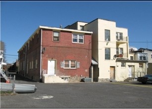 8113 - 8119 Frankford Ave in Philadelphia, PA - Foto de edificio - Building Photo