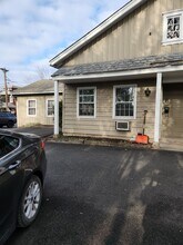 61 W Oakland Ave, Unit Apt. C in Doylestown, PA - Foto de edificio - Building Photo