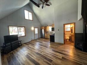 11879 Deerfield Dr in Truckee, CA - Building Photo - Building Photo