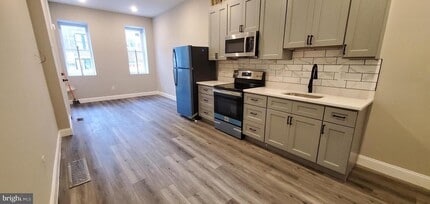 2221 N Franklin St in Philadelphia, PA - Building Photo - Building Photo