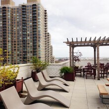 456 W 37th St in New York, NY - Building Photo - Building Photo