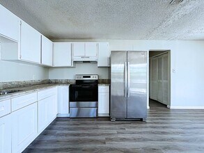 8405 N Semmes St in Tampa, FL - Building Photo - Building Photo