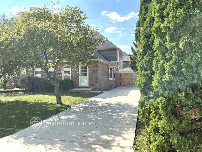 property at 10528 S 83rd Ave