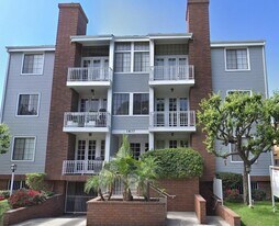 1837 Midvale Ave in Los Angeles, CA - Building Photo