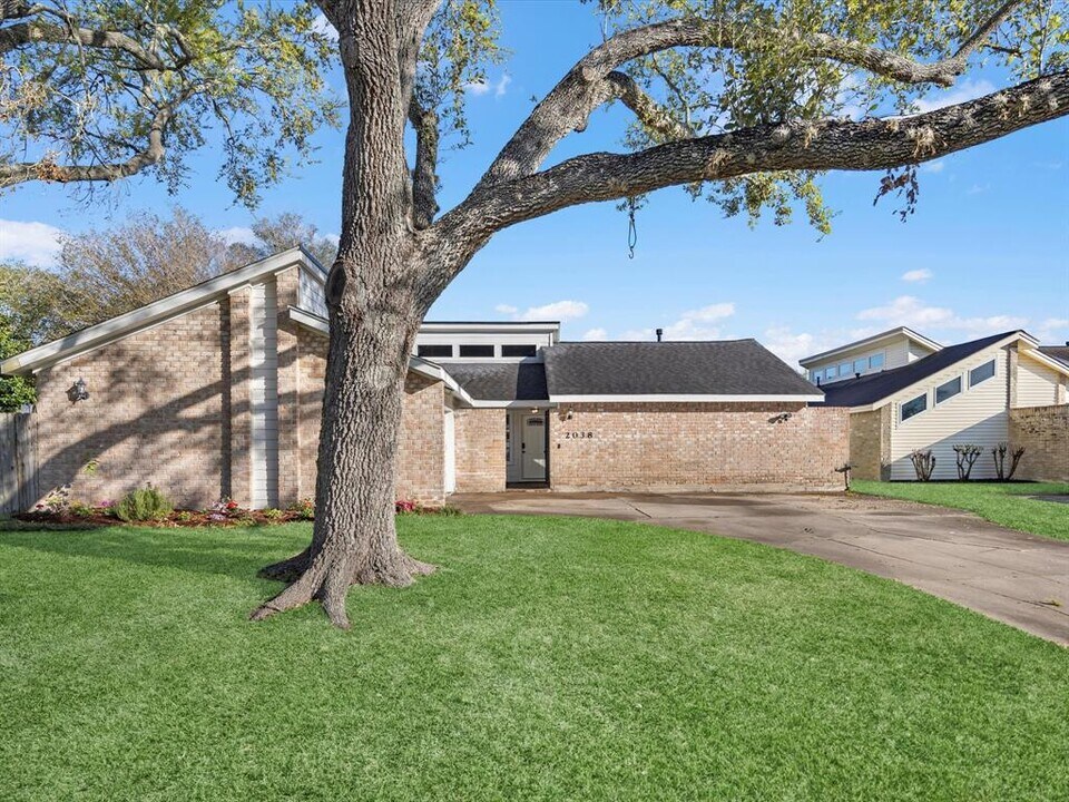 2038 Quail Grove Ln in Missouri City, TX - Building Photo
