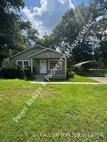 617 S Oak St in Jacksonville, AR - Building Photo