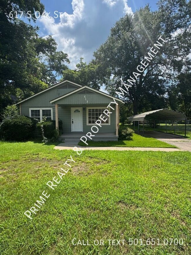 property at 617 S Oak St
