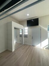 1223 Elden Ave, Unit D in Los Angeles, CA - Foto de edificio - Building Photo