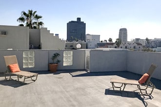 Hauser Apartments in Los Angeles, CA - Foto de edificio - Building Photo