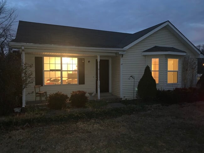 1137 Rebecca Dr in Burns, TN - Building Photo - Building Photo