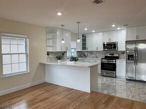 257 Dukes St in Kearny, NJ - Building Photo - Building Photo