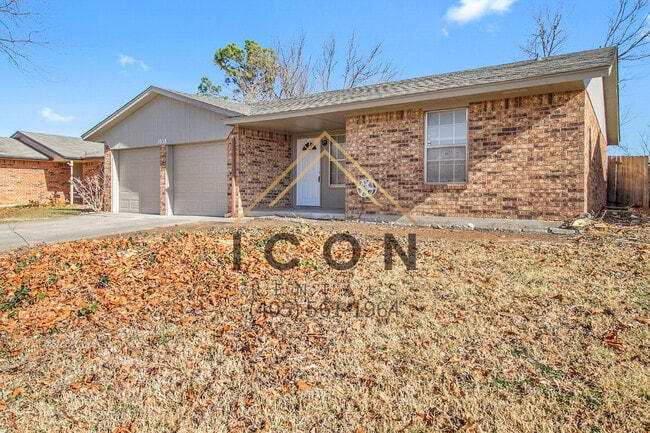 1038 S Highland Dr in Mustang, OK - Building Photo - Building Photo