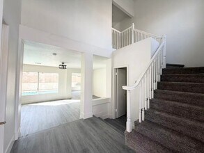 261 Delfino Way in Henderson, NV - Building Photo - Building Photo