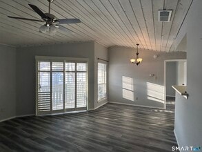 82 Crown Knoll Ct in Groton, CT - Building Photo - Building Photo