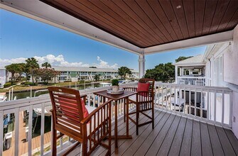 4834 Beach Dr SE in St. Petersburg, FL - Building Photo - Building Photo