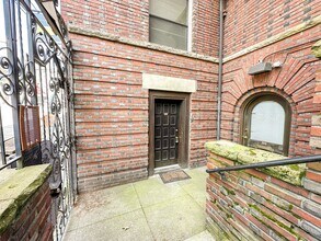 Madison Court in Seattle, WA - Building Photo - Building Photo