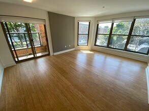 74 Ashford St, Unit 201 in Boston, MA - Foto de edificio - Building Photo