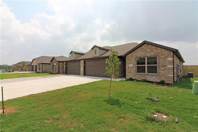 1511 Purple Finch St in Centerton, AR - Building Photo - Building Photo