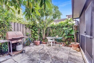 2701 N 34th Ave in Hollywood, FL - Building Photo - Building Photo