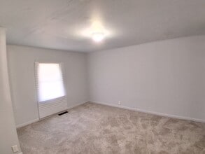 913 Forrest St in Danville, IL - Building Photo - Building Photo