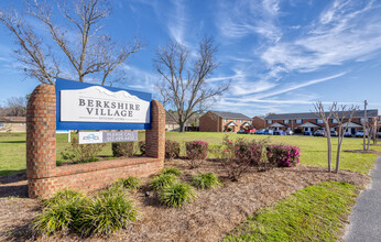 Eagle Creek Townhouses in Statesboro, GA - Building Photo - Primary Photo