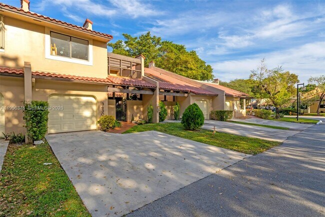 3430 Torremolinos Ave in Doral, FL - Foto de edificio - Building Photo